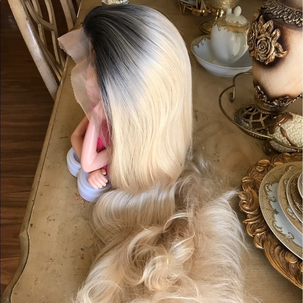 BlondeOmbre Beauty Lacefront Wig 22-24 inches!! - Thumbnail 2