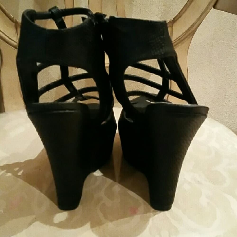 Black Wedge Hedge Heels - Thumbnail 3