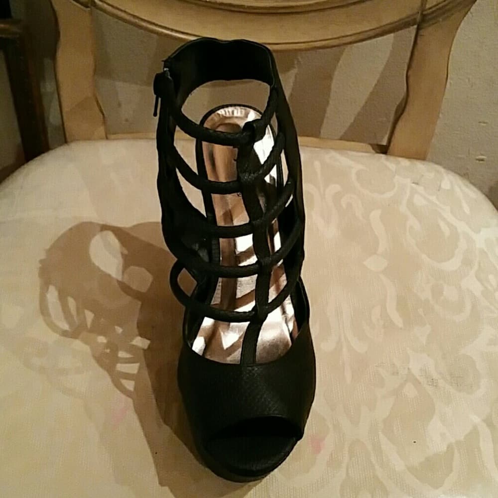 Black Wedge Hedge Heels - Thumbnail 2
