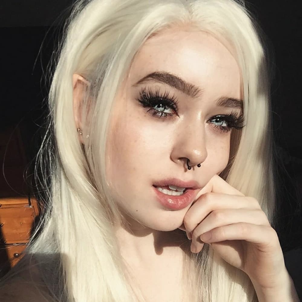 Blonde Beauty LaceFront Wig 24-28 inches!! - Thumbnail 2