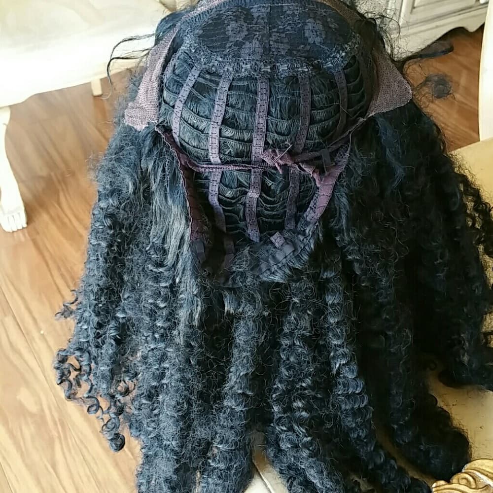 Used Kinky Curly Wig 22 inches! - Thumbnail 5
