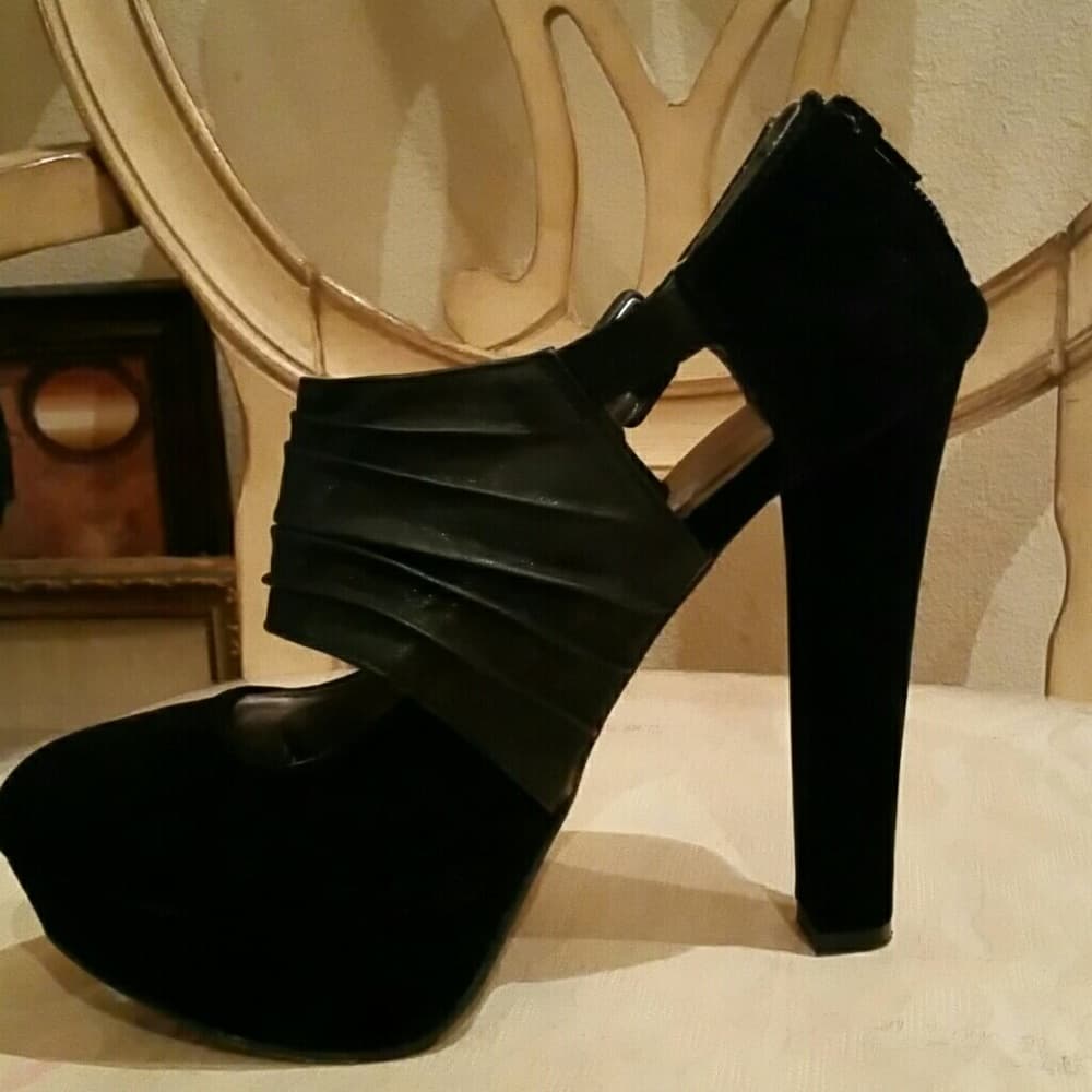Black Dress Heels - Thumbnail 2
