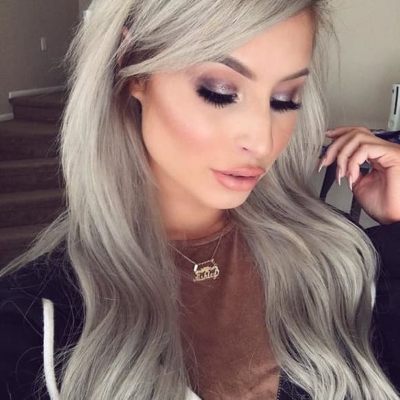 Gray Beauty Lacefront Wig 22-24 inches!! - Thumbnail 4