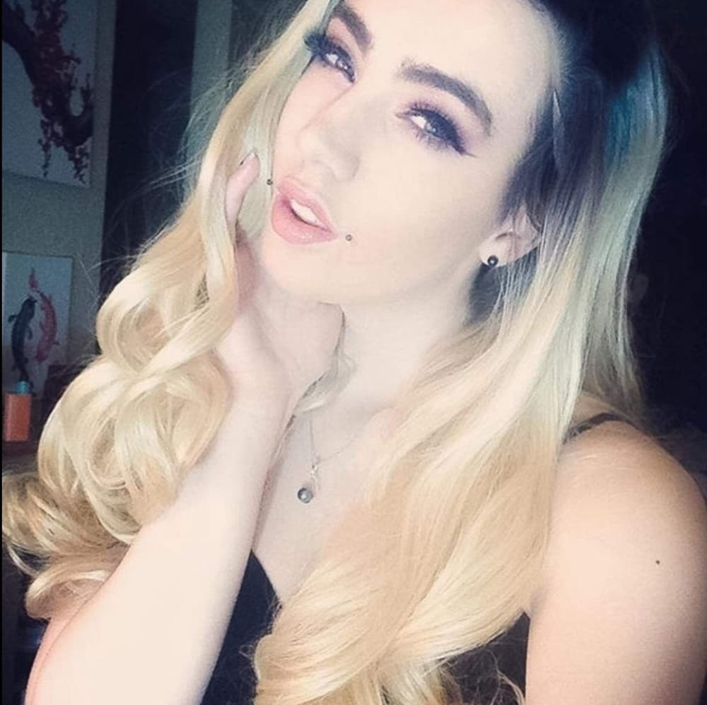 Ombre Blonde Lace Front Wig 26-28 inches - Thumbnail 2