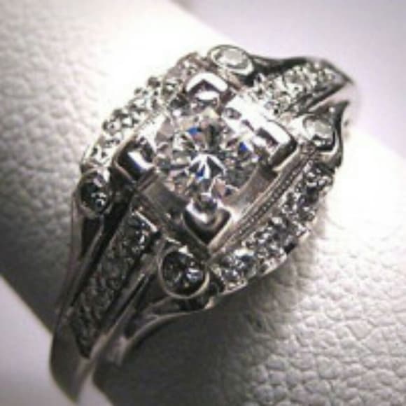 Beautiful Wedding Ring - Thumbnail 3