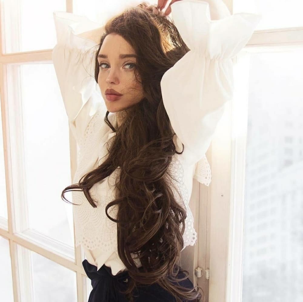 Brown Beauty LaceFront Wig 24-28 inches!! - Thumbnail 3