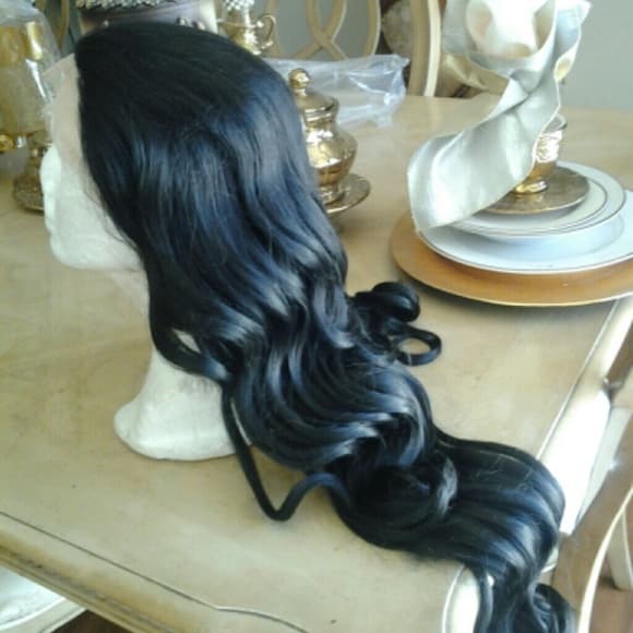 Beautiful Body Waves 20-24 inches lace front wig!! - Thumbnail 2