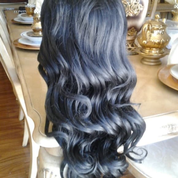 Beautiful Body Waves 20-24 inches lace front wig!! - Thumbnail 3