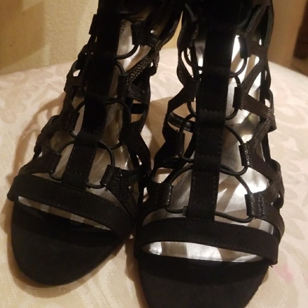 Black Beauty Heels - Thumbnail 4