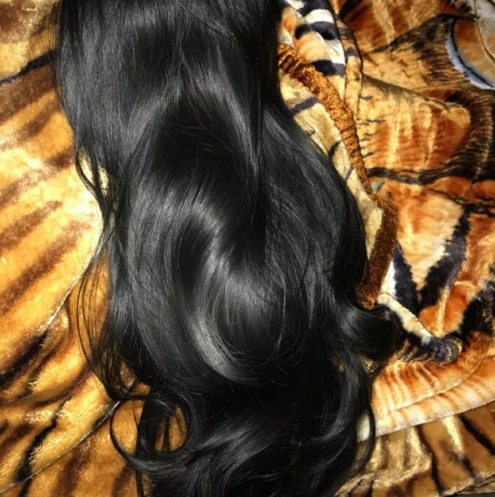 Black Wavy Beauty Lace Front Wig 24-28 inches!! - Thumbnail 7