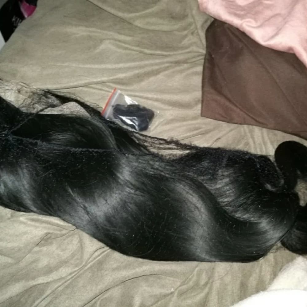 Black Wavy Beauty Lace Front Wig 24-28 inches!! - Thumbnail 4