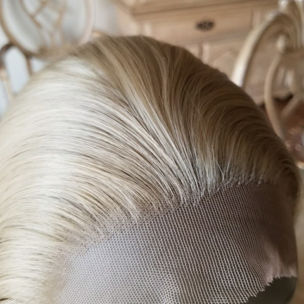 Blonde Beauty Lace Front Wig 22-26 inches!! - Thumbnail 4