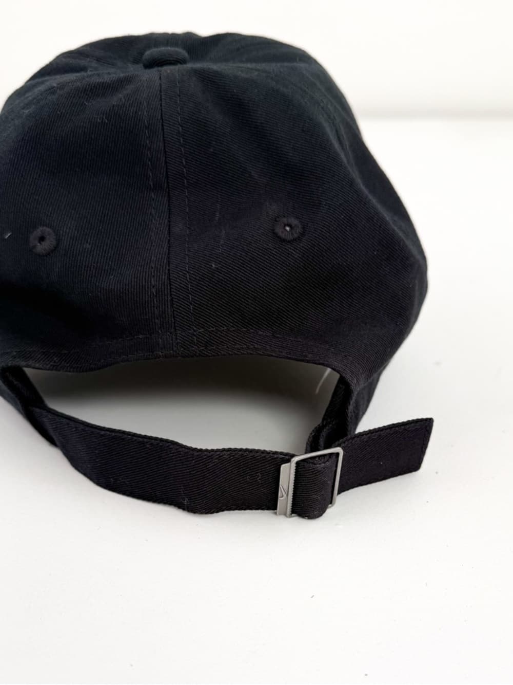 New Nike Club Adjustable Logo Baseball Cap Black White S/M Swoosh - Thumbnail 5