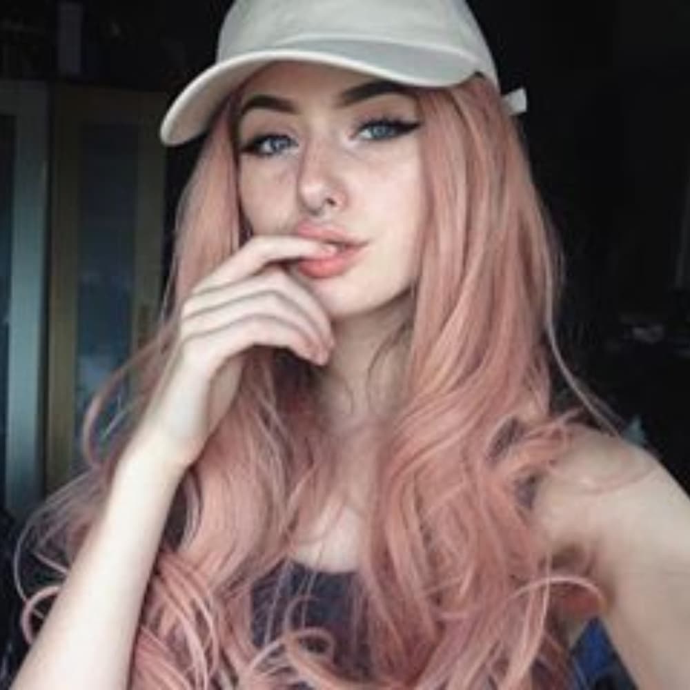 Pink Beauty Lacefront Wig 22-26 inches!! - Thumbnail 4
