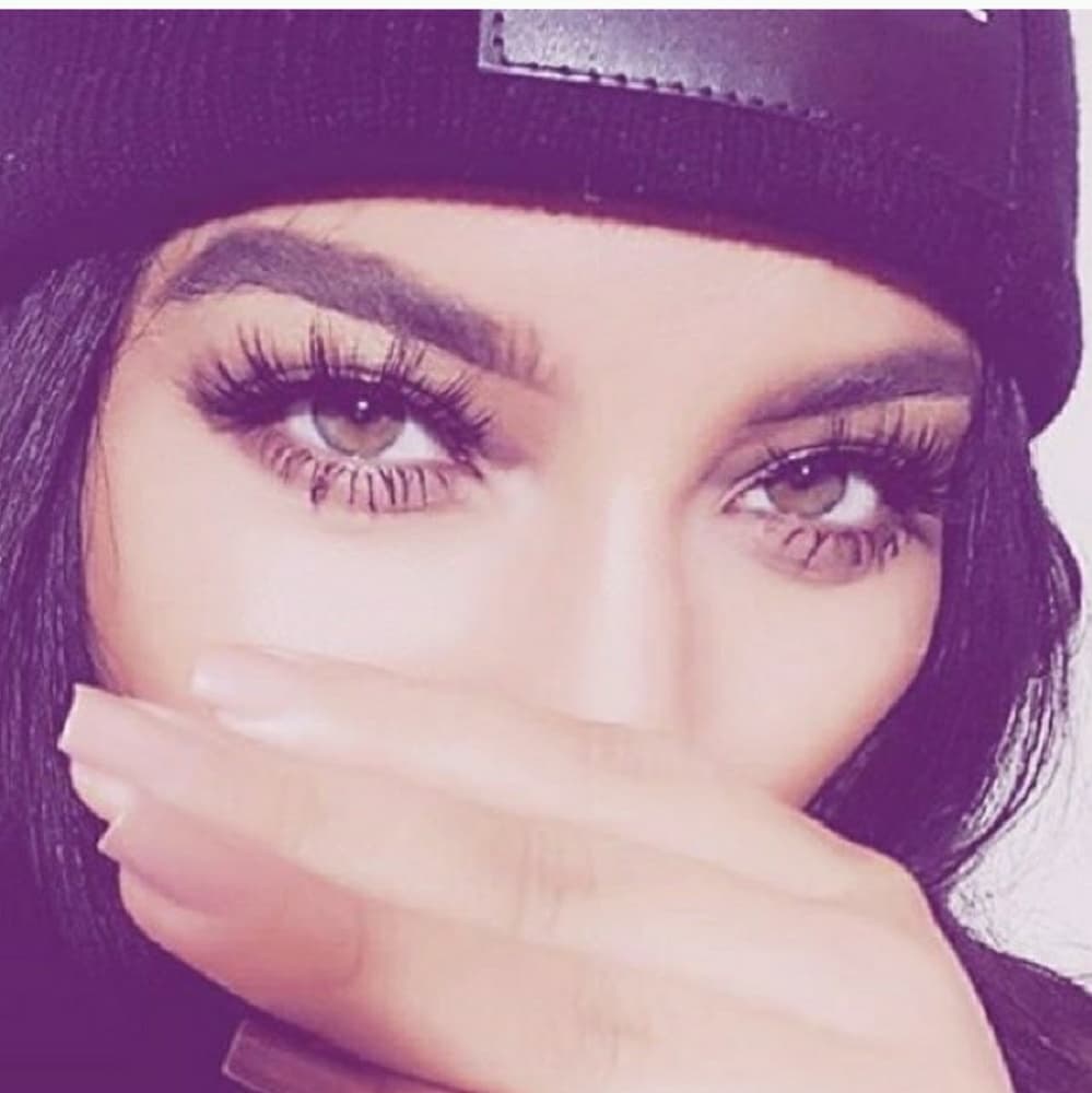 Beautiful Thick Eyelashes - Thumbnail 2