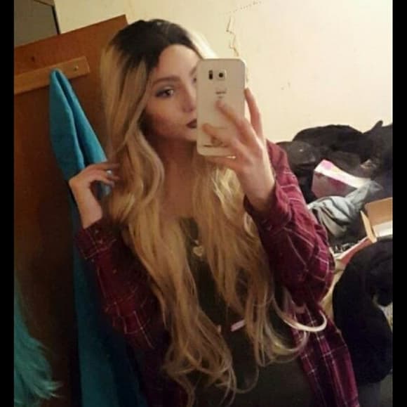 Blonde Ombre Beauty Lacefront Wig 24-28 inches!! - Thumbnail 6