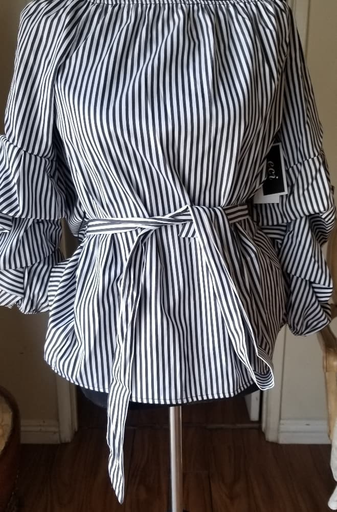 Beautiful Black and White striped Shirt - Thumbnail 5
