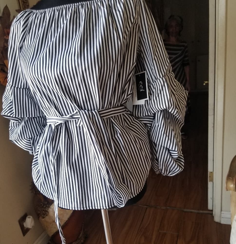 Beautiful Black and White striped Shirt - Thumbnail 3