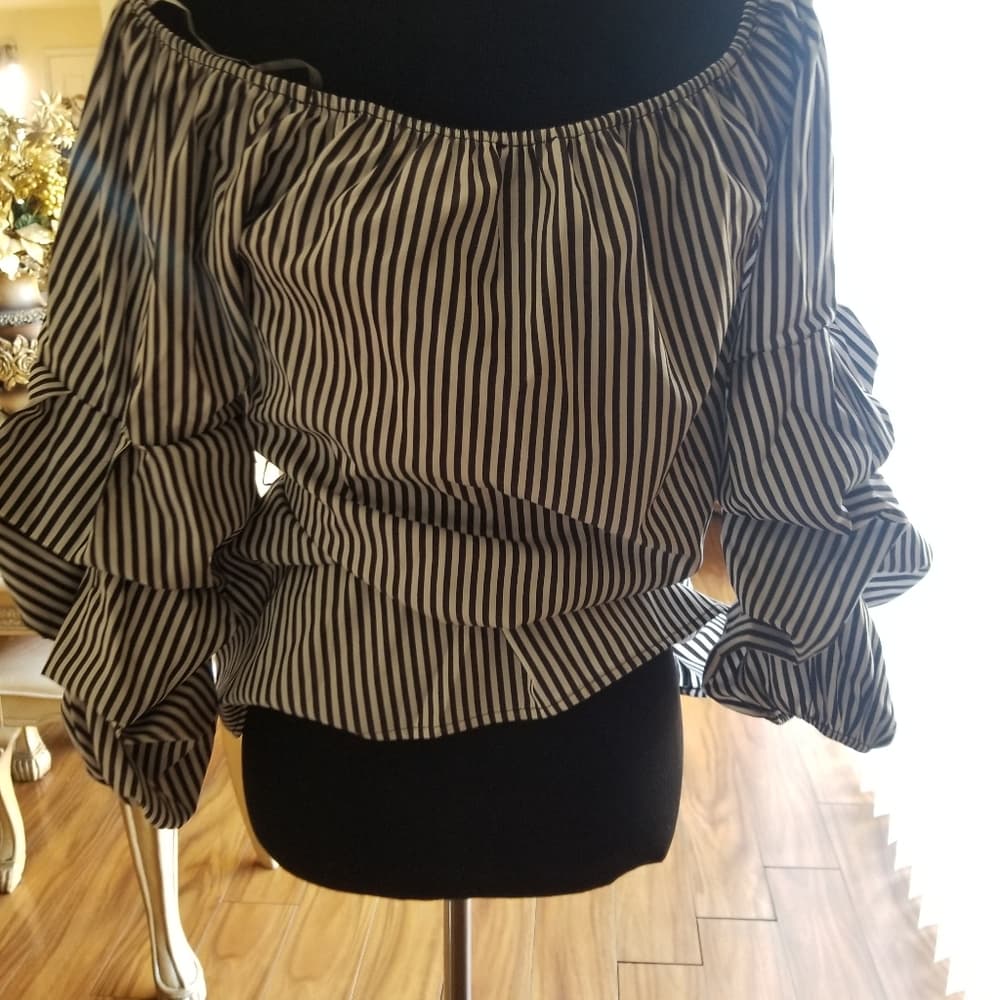 Beautiful Black and White striped Shirt - Thumbnail 2