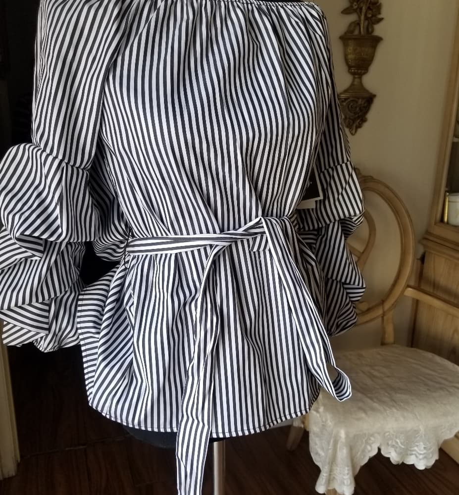 Beautiful Black and White striped Shirt - Thumbnail 4
