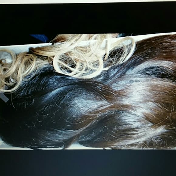 Brazilan Bodywave Lacefront Wig #1b/#4/27 - Thumbnail 2