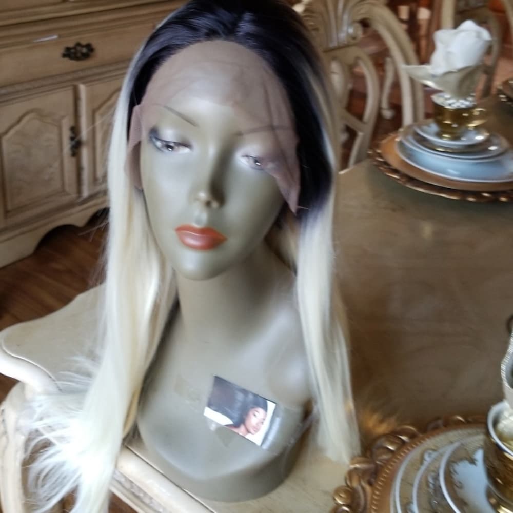 Ombre Blonde Lace Front Wig 20-22 inches!! - Thumbnail 4
