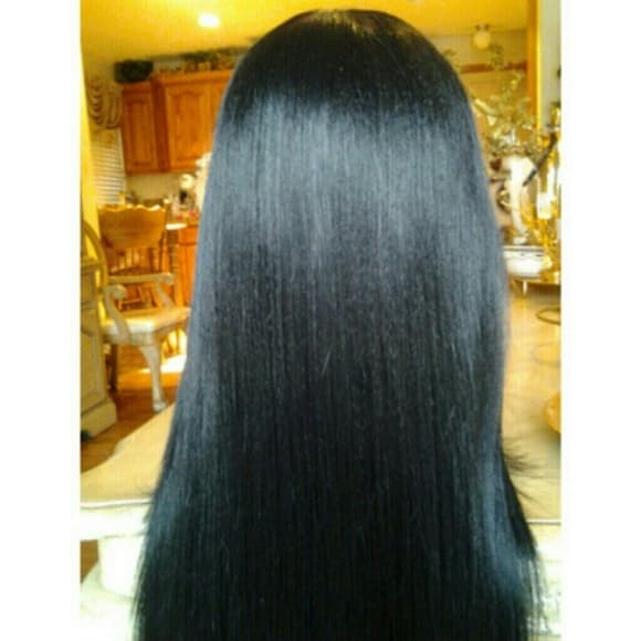 Beautiful Yaki Lace Front wig 28-30 inches!! - Thumbnail 3