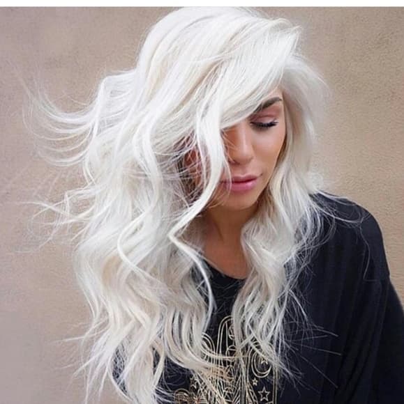 Pale Blonde Lace Front Wig 22 inches - Thumbnail 2