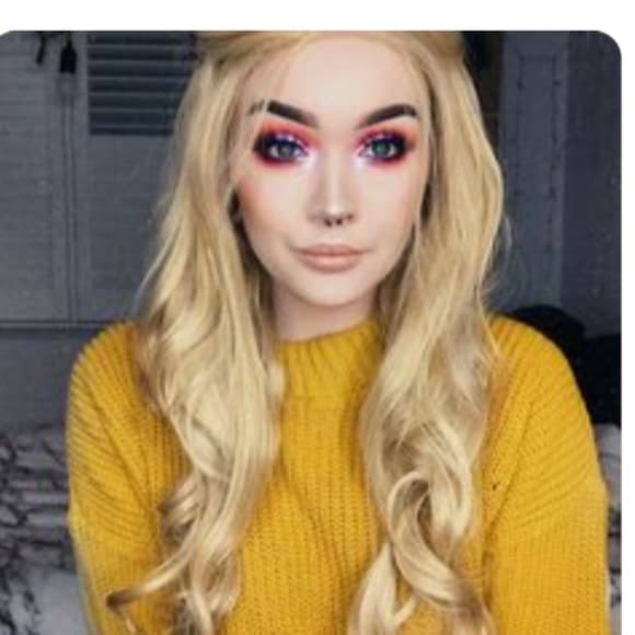 Blonde Lace Front Wig 22-24 inches - Thumbnail 2