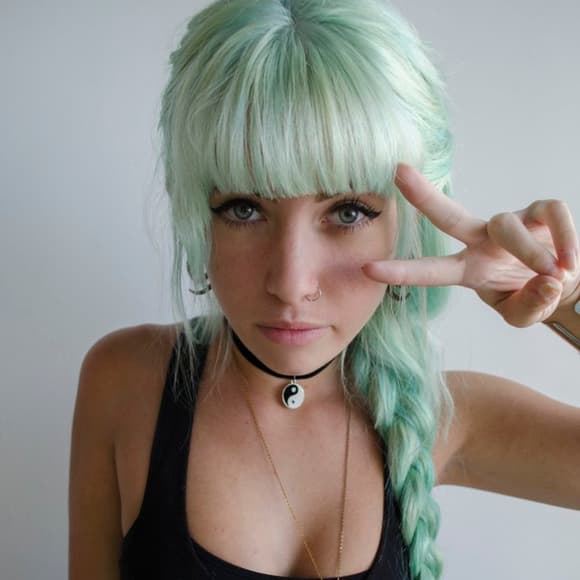 Light Green Ombre Beauty Lacefront Wig!! - Thumbnail 3