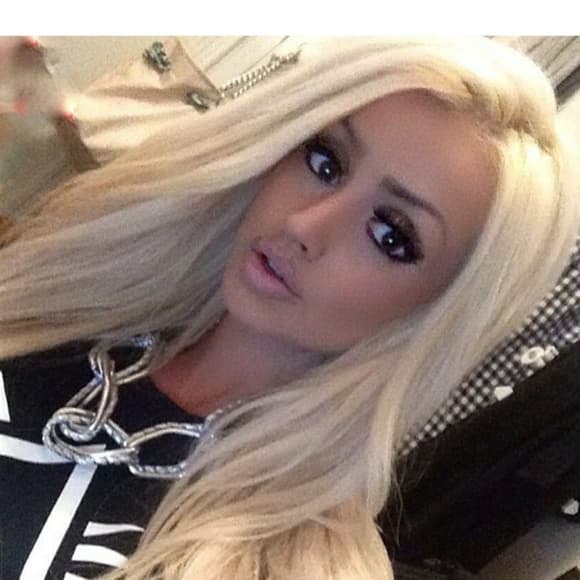 Blonde Beauty Lace Front Wig 22-26 inches - Thumbnail 9