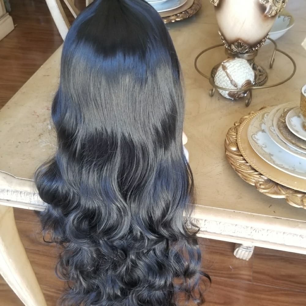 Wavy Beauty Wig 32 inches - Thumbnail 3