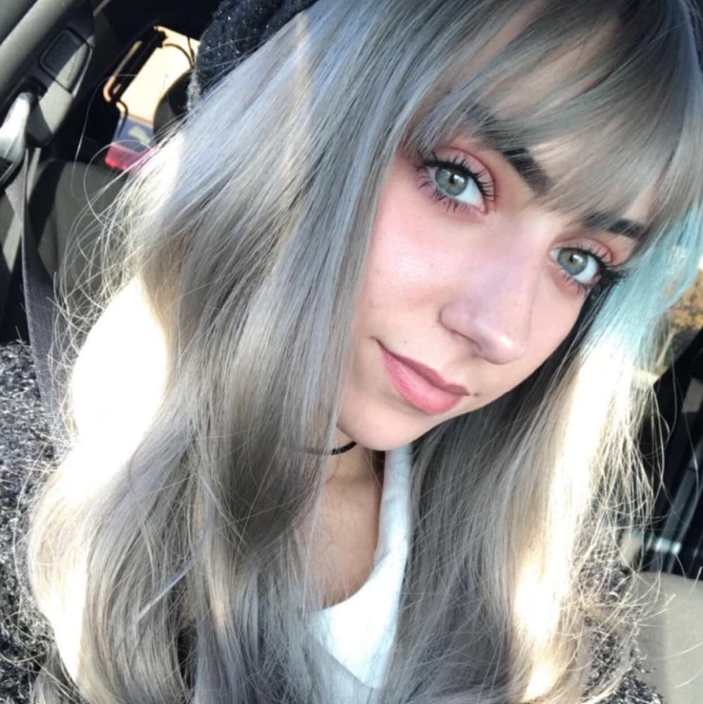Gray Heat Resistant Wig 24-26 inches - Thumbnail 6