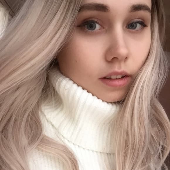 Ash Blonde Lace Front Wig 22-24 inches!! - Thumbnail 2
