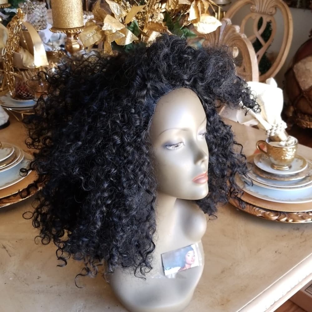Used Curly Black 3/4 Wig - Thumbnail 2