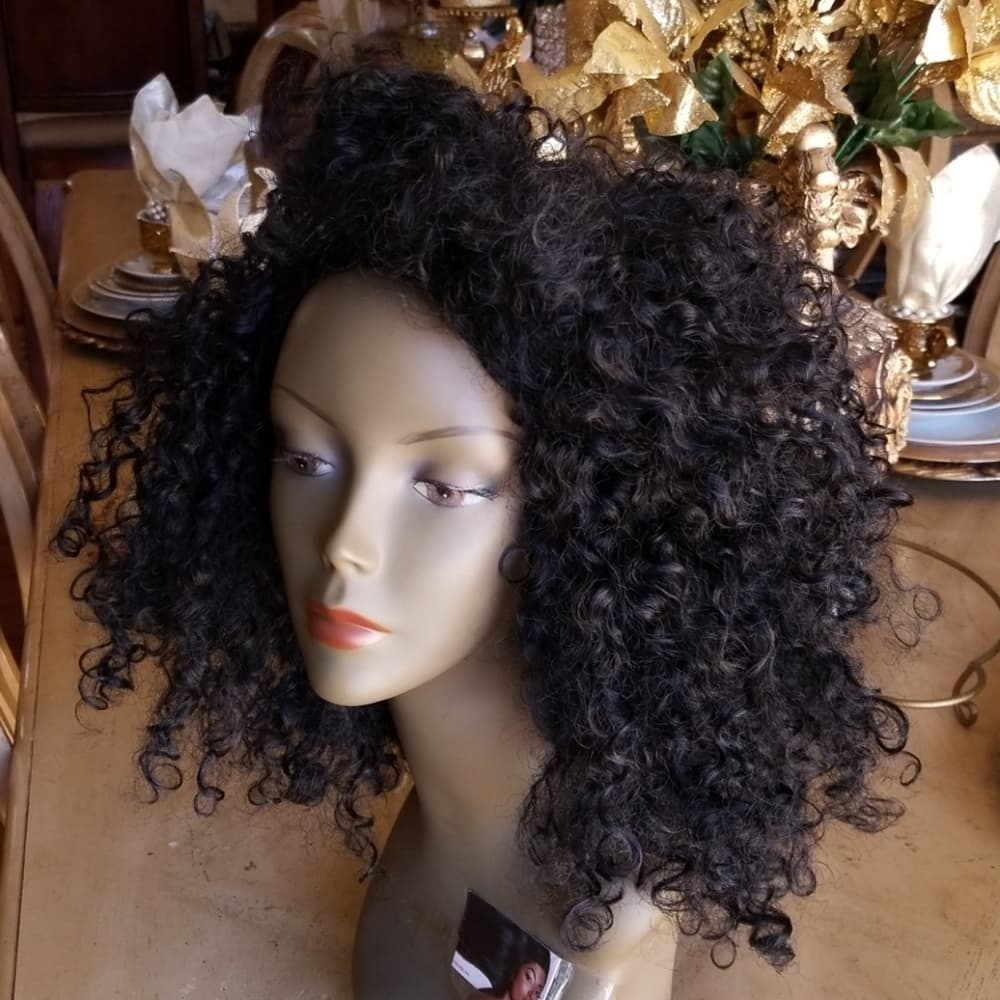 Used Curly Black 3/4 Wig - Thumbnail 3