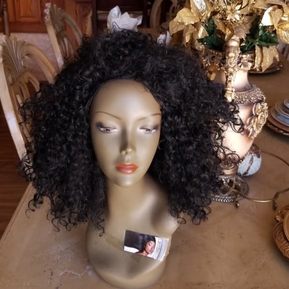 Used Curly Black 3/4 Wig - Thumbnail 9