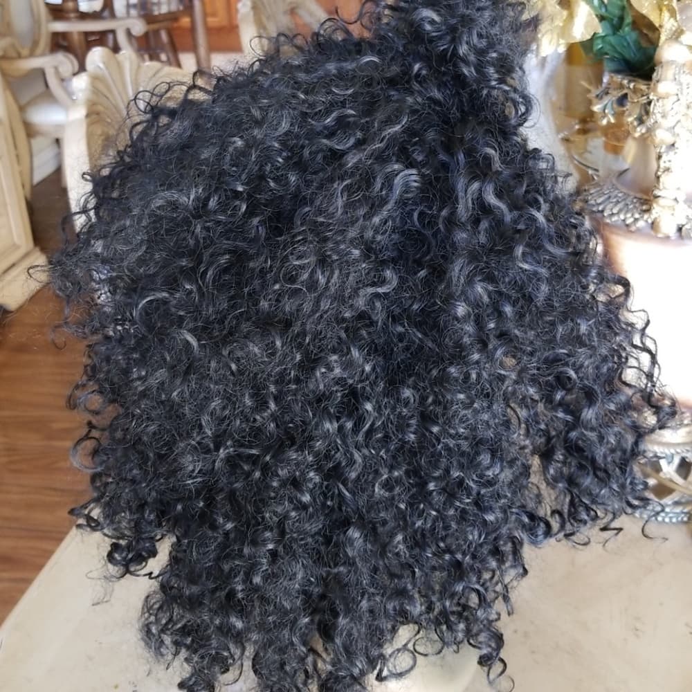 Used Curly Black 3/4 Wig - Thumbnail 5