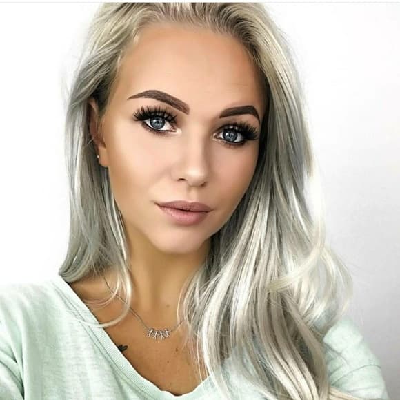White Blonde Lacefront Wig 22-24inches!! - Thumbnail 2