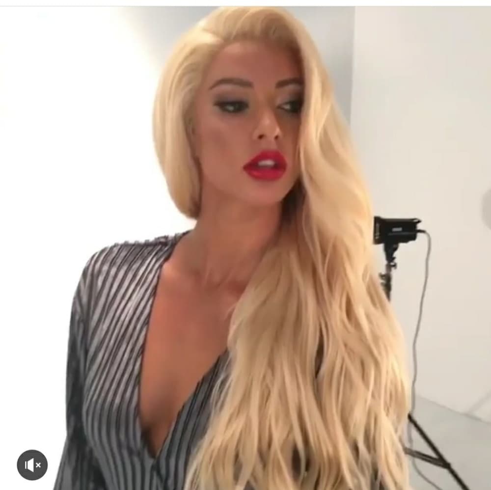 Blonde Beauty LaceFront Wig 24-26 inches!! - Thumbnail 4