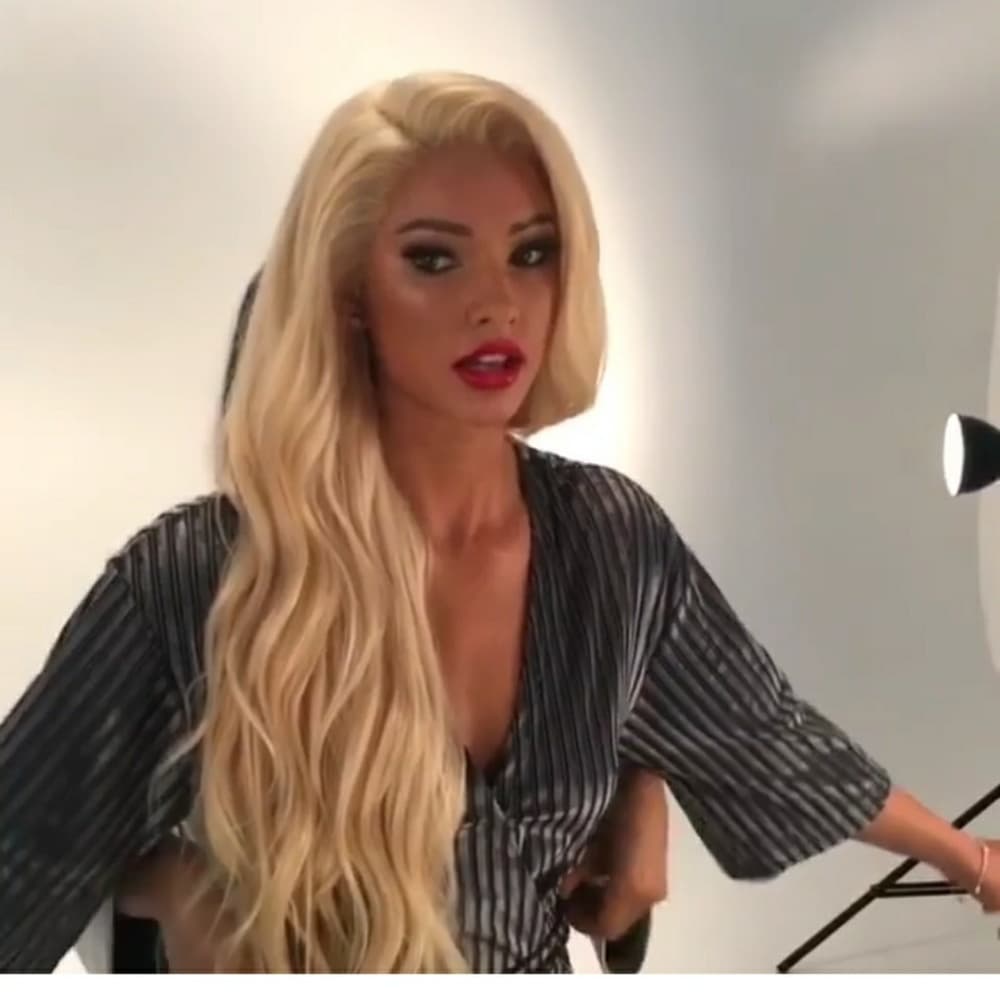 Blonde Beauty LaceFront Wig 24-26 inches!! - Thumbnail 2