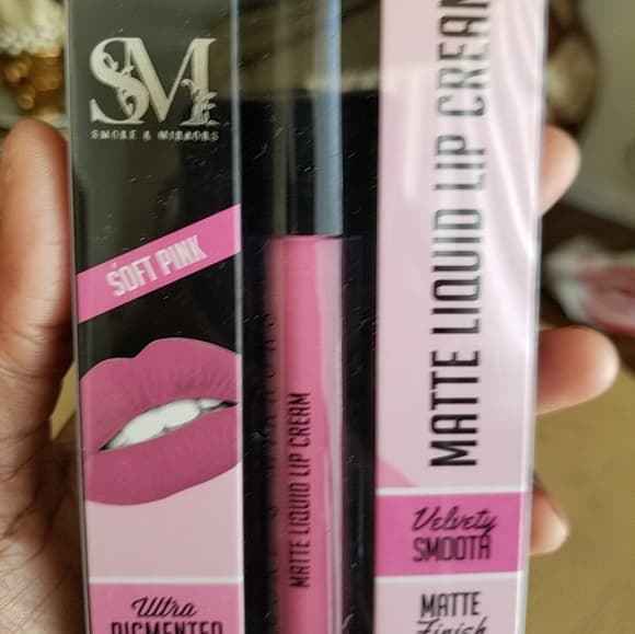 Matte soft pink beautiful lipstick - Thumbnail 2