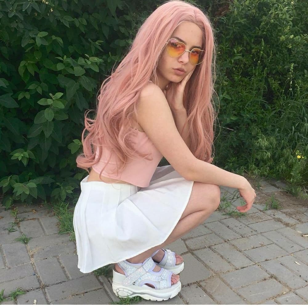 Beautiful Pink Beauty LaceFront Wig 24-26 inches!! - Thumbnail 2