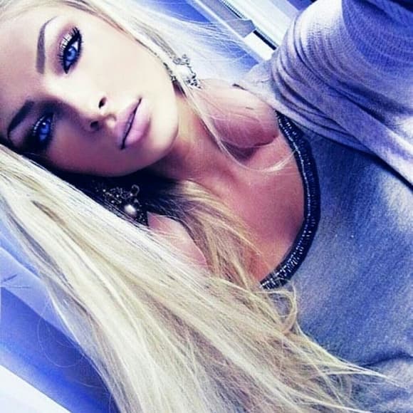 Blonde Lace Front Wig 24-26 inches #613 - Thumbnail 4