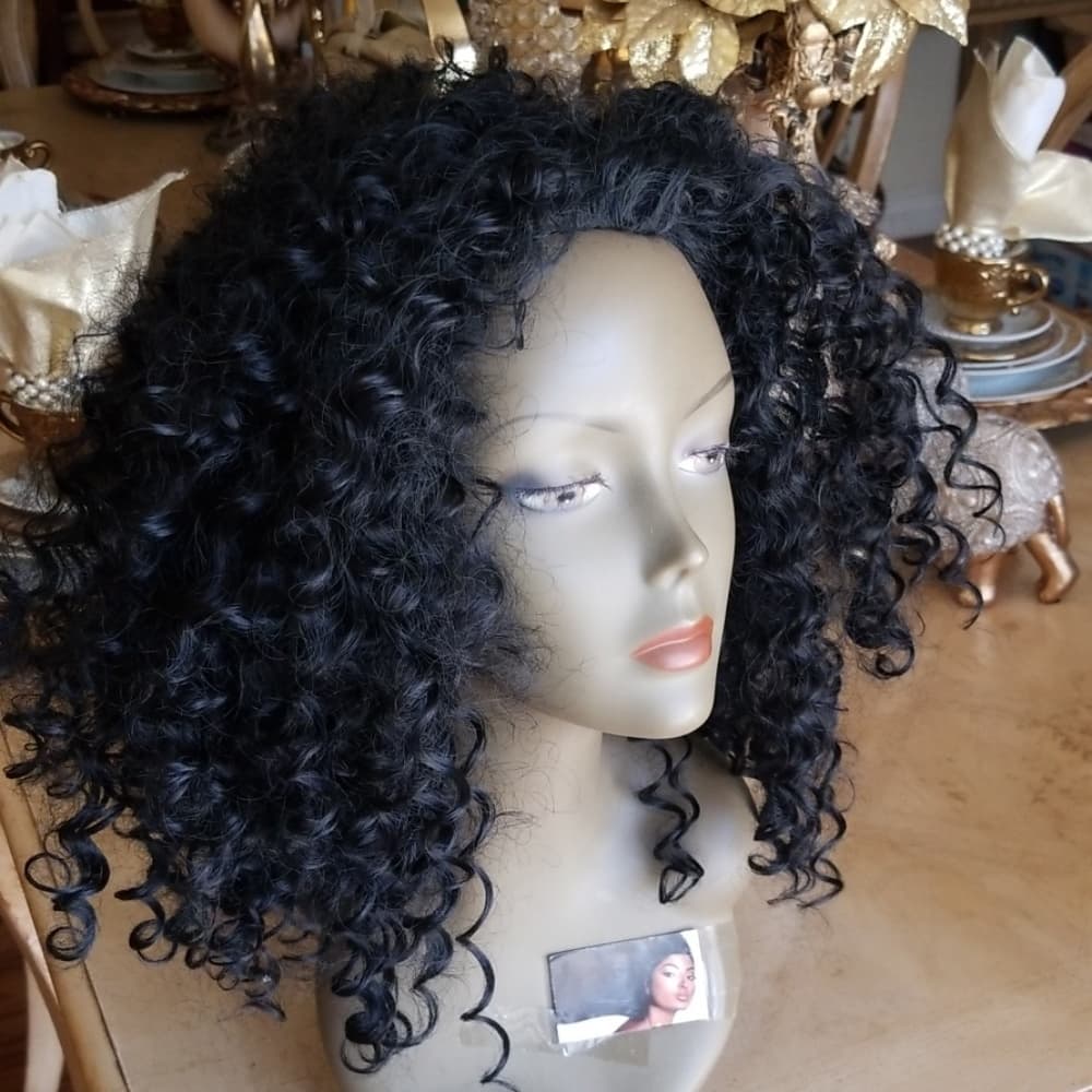 Used 3/4 Curly Beauty Wig Black - Thumbnail 2