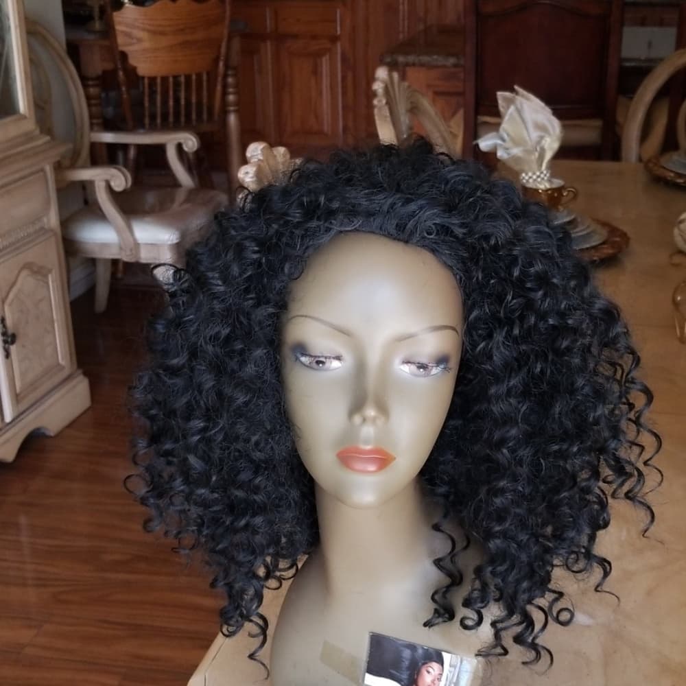 Used 3/4 Curly Beauty Wig Black - Thumbnail 8