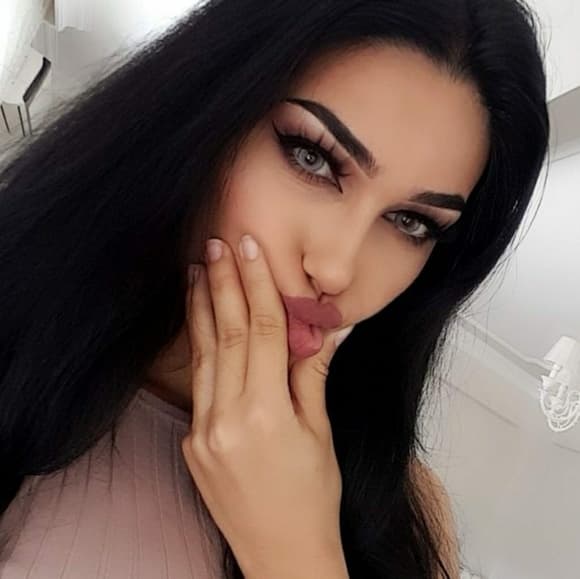 Black Beauty LaceFront Wig 24-26 inches!! - Thumbnail 3