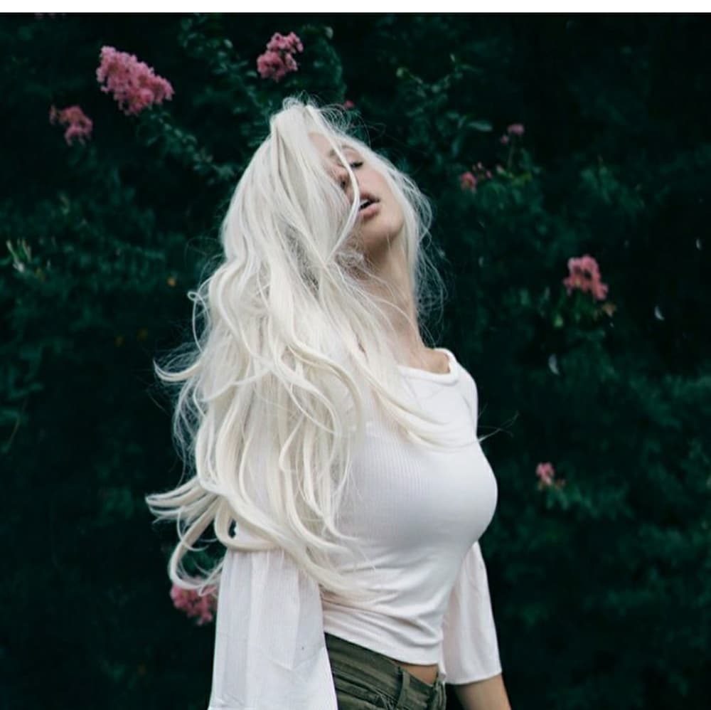 Platinum Blonde Beauty LaceFront Wig 22-24inch - Thumbnail 8