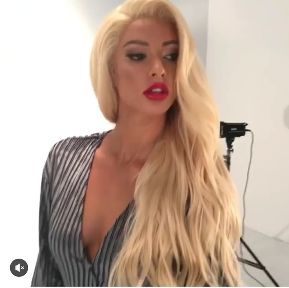 Blonde Beauty LaceFront Wig 24-26 inches!! - Thumbnail 5
