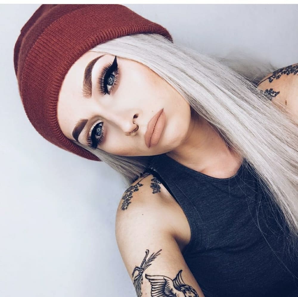 Gray Blonde Lacefront Wig 22-24inches - Thumbnail 2
